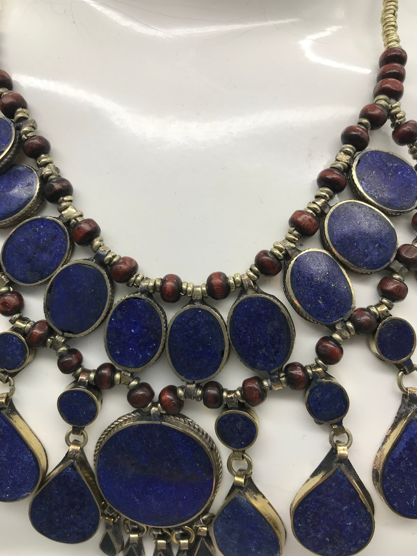 Statement Kette, Modeschmuck, königsblau, silber und rotfarbend, Tropfenform