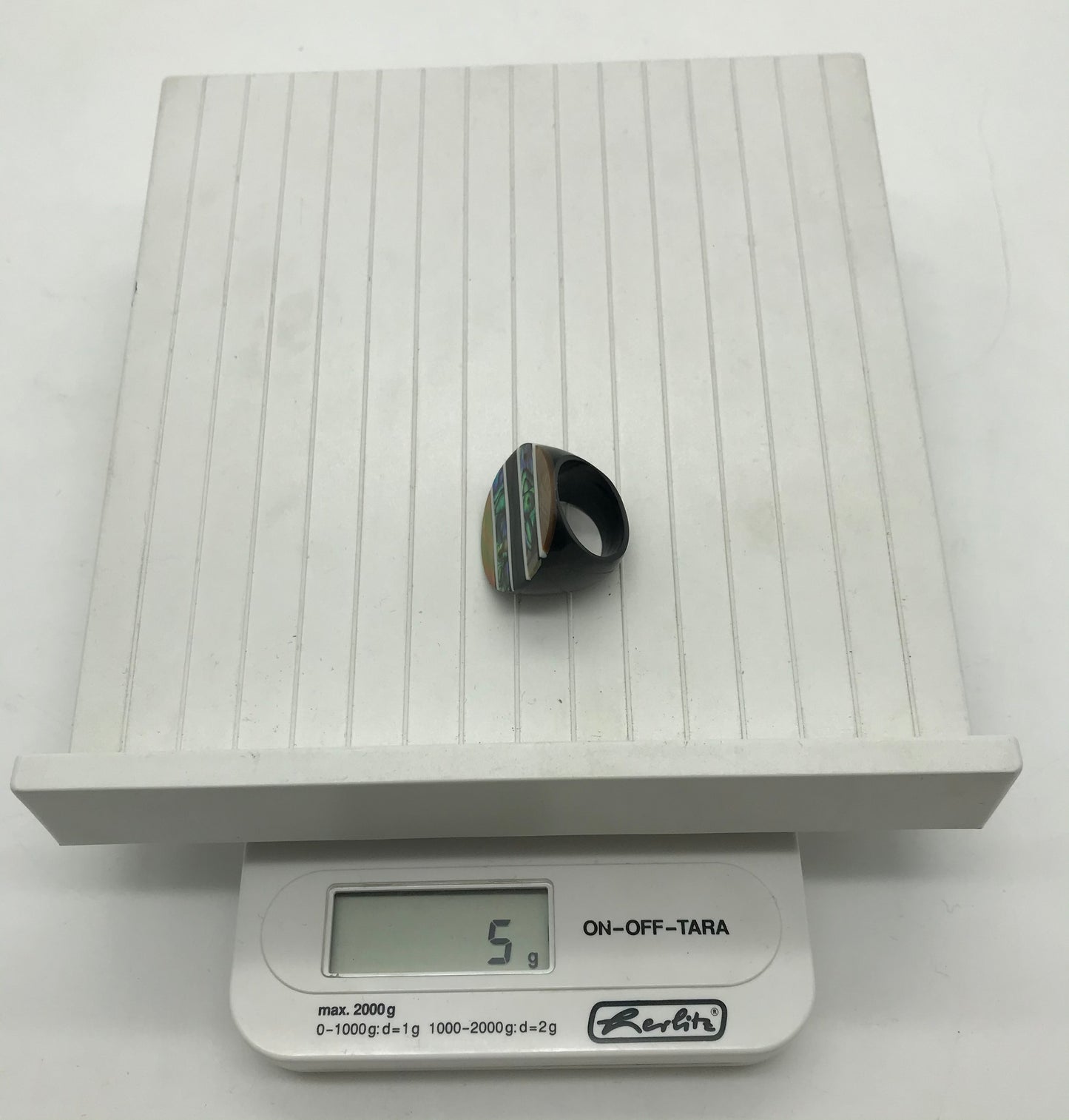 Ring aus Holz - Perlmutt - Handarbeit-gestreift Ringgröße: 17,5 mm