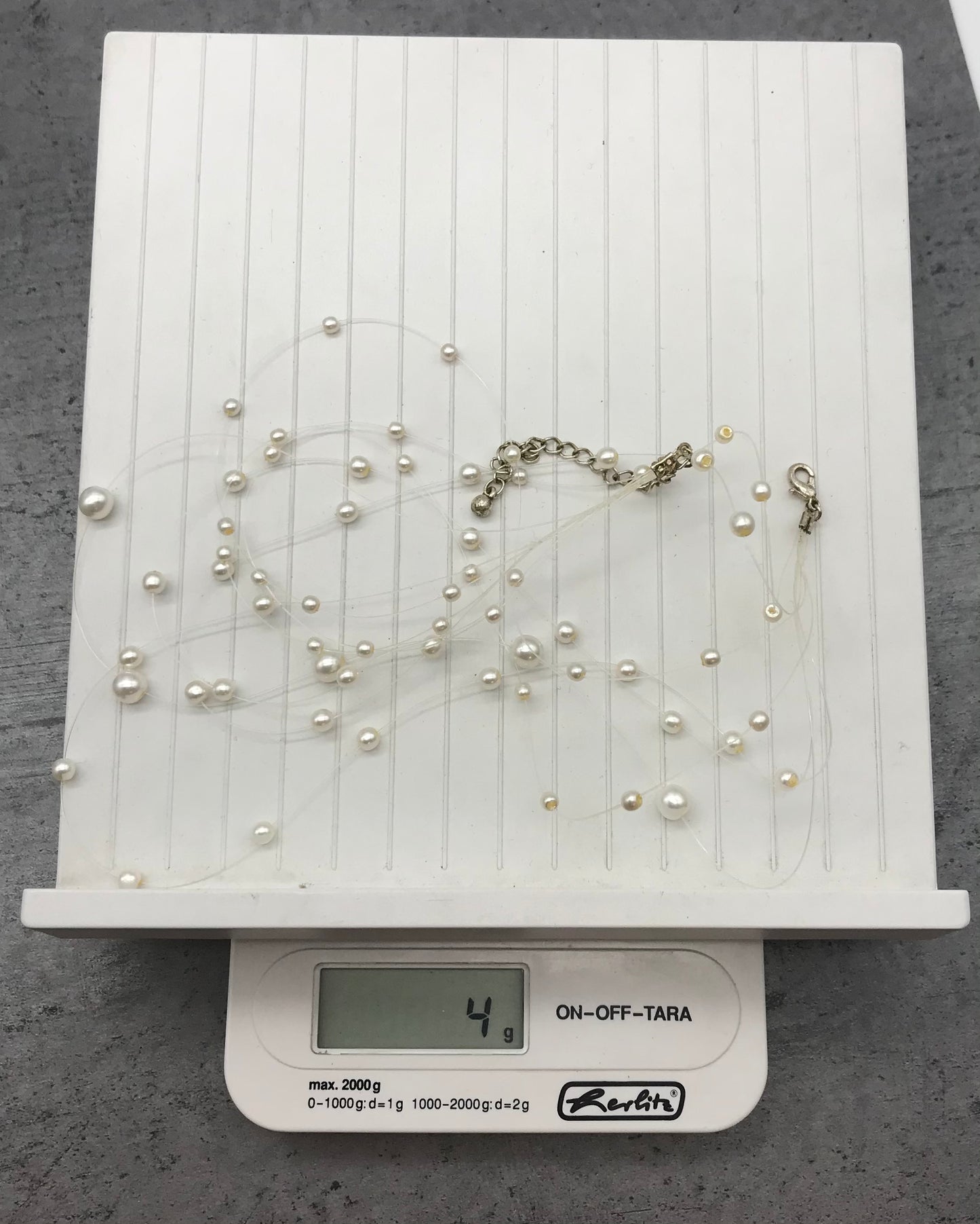 Modeschmuck Kette, feine Perlen, creme/weiß