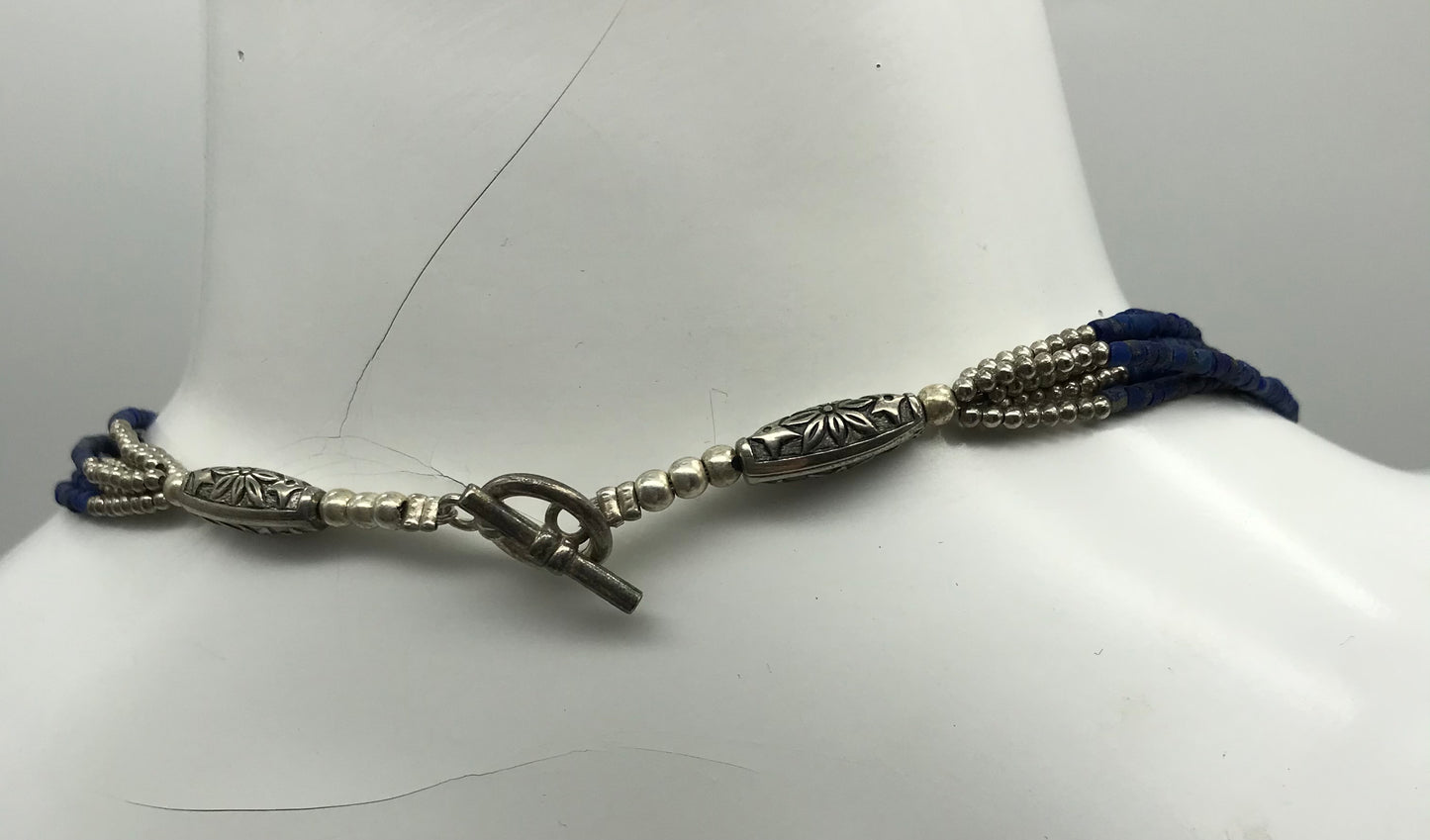 Blaue Modeschmuck Perlenkette, mit Silberfarbenen Verschluss,