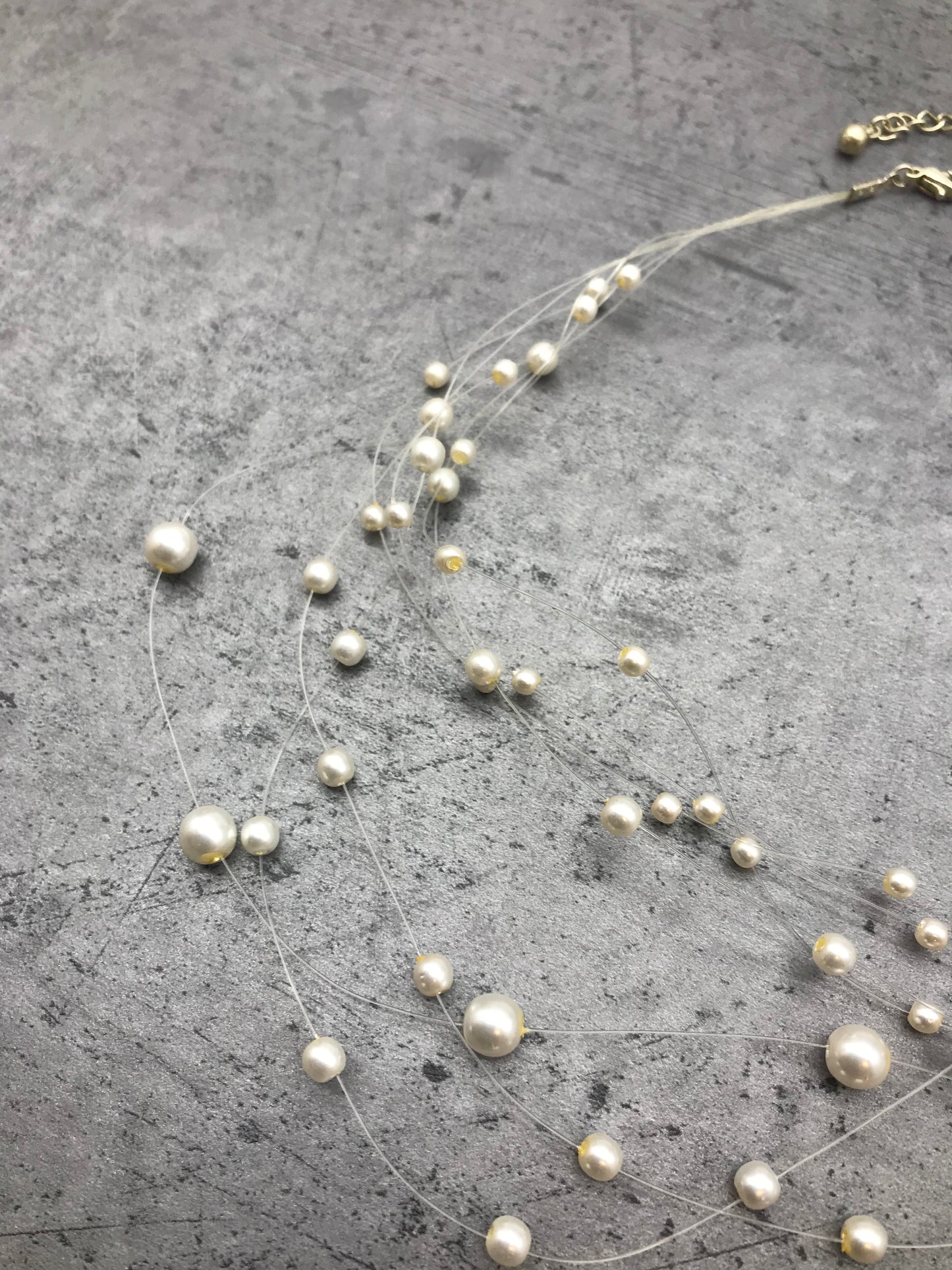 Modeschmuck Kette, feine Perlen, creme/weiß