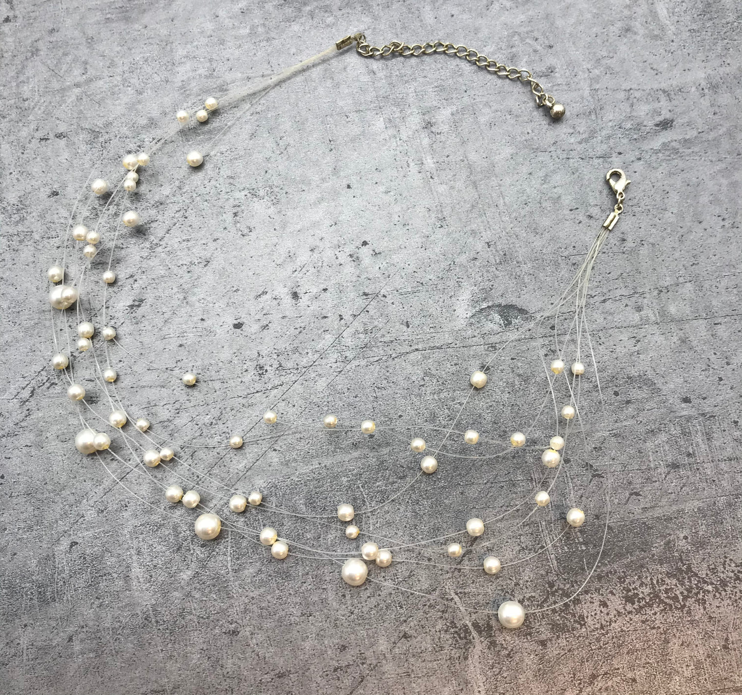 Modeschmuck Kette, feine Perlen, creme/weiß