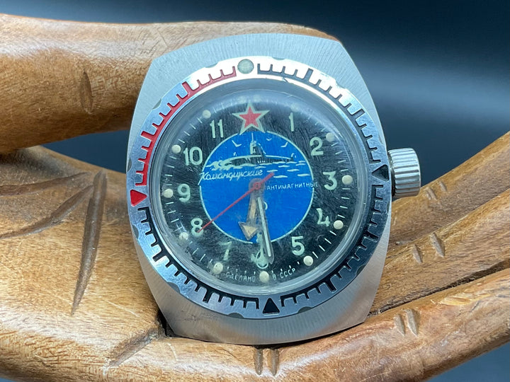 Silberfarbige Russische Uhr                   905