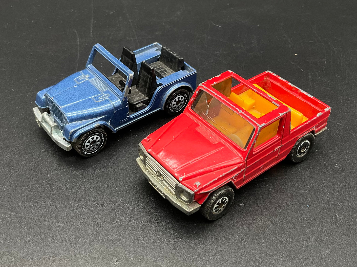 Siku Mercedes Benz 280 GE und Jeep CJ-5