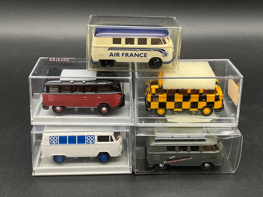 Fünf VW Busse von Brekina