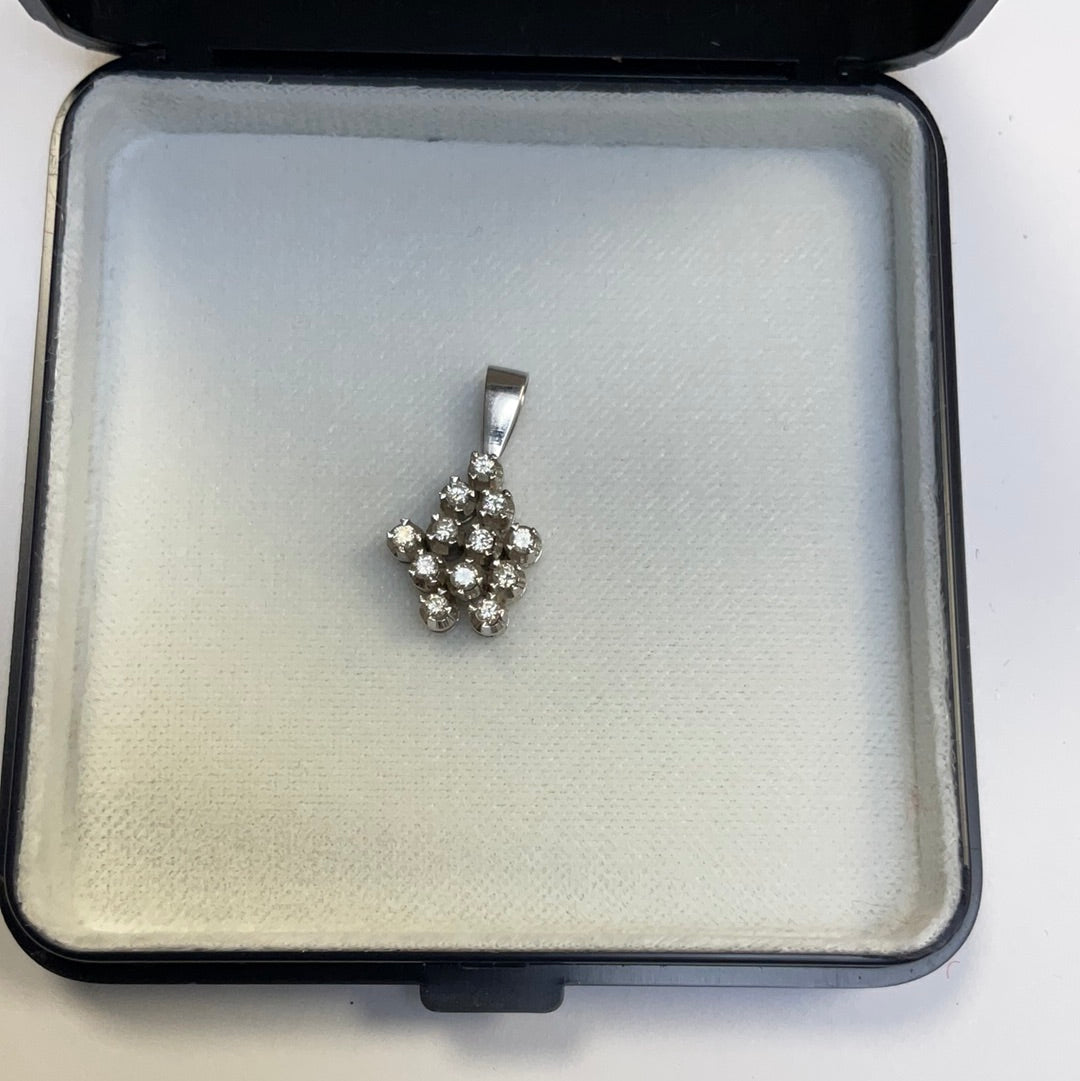 Atemberaubender 585 Diamant Kettenanhäner mit 12 Diamanten in blumiger Fassung