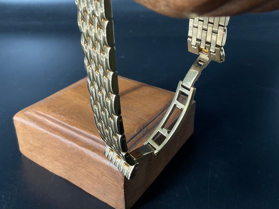 Goldfarbige Raoul U. Braun Uhr