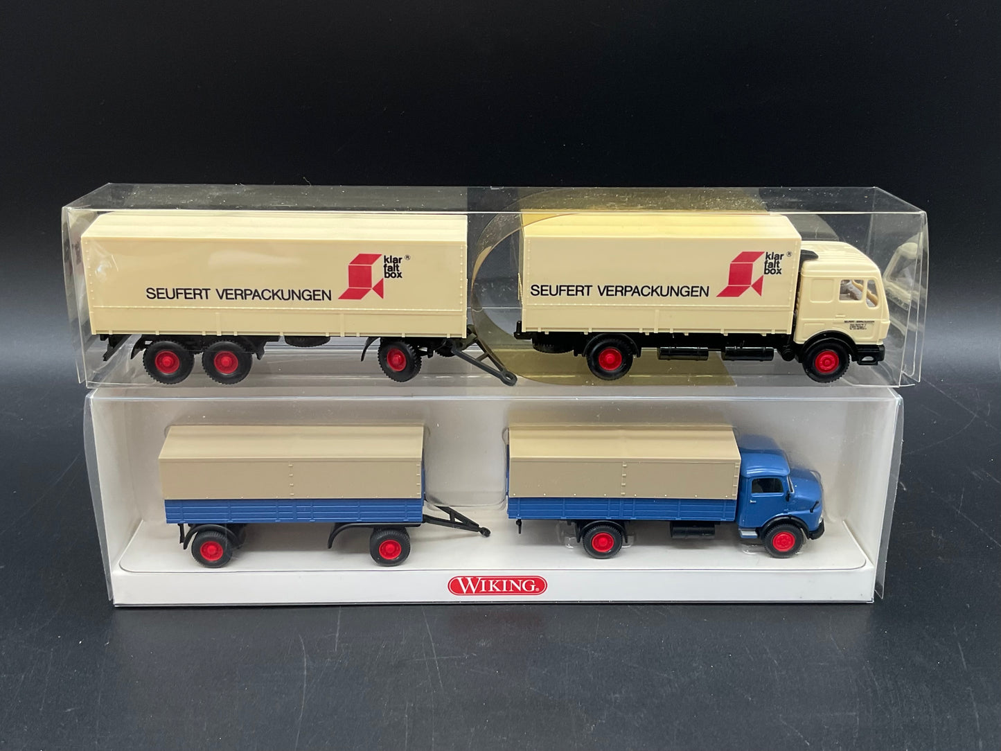 Pritschen-Lastzug und Sattelzug von Wiking