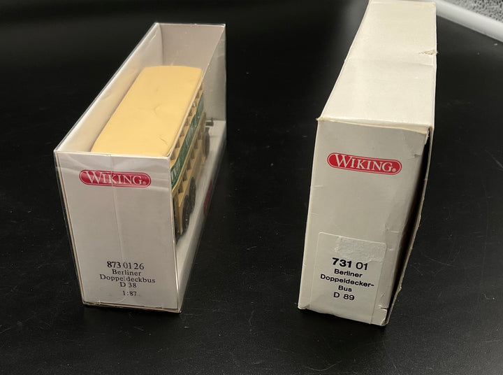 Zwei Wiking Berliner Doppeldeckerbusse