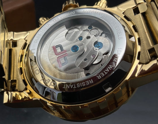 Schwarz-Goldene deLorean Uhr