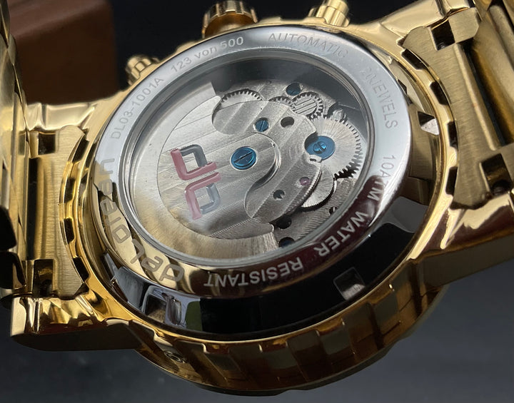 Schwarz-Goldene deLorean Uhr