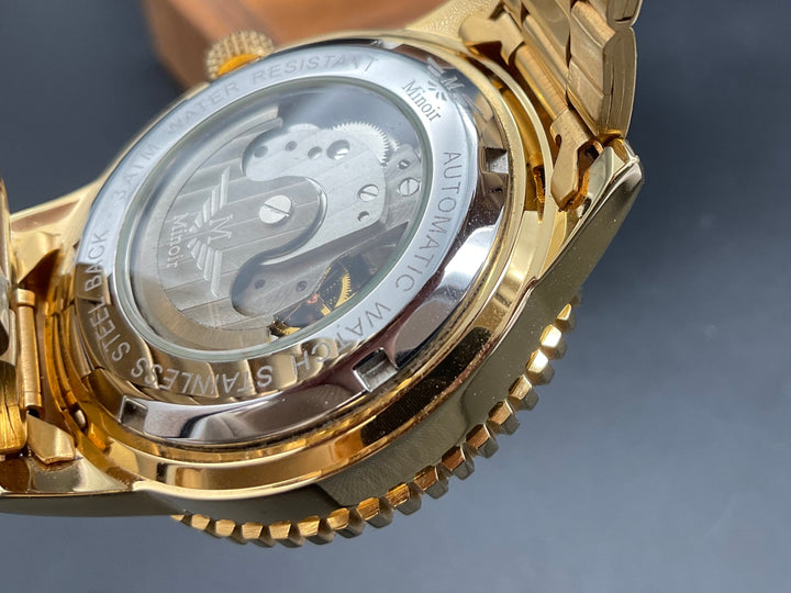 Goldfarbige Minoir Uhr