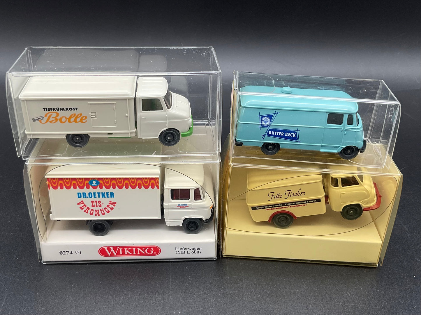 Vier Transporter von Wiking