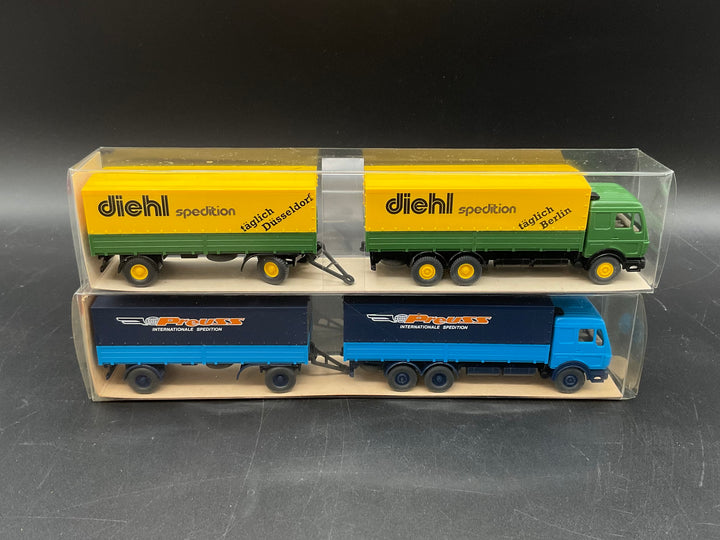 Zwei Wiking Pritschen-Fernlastzüge