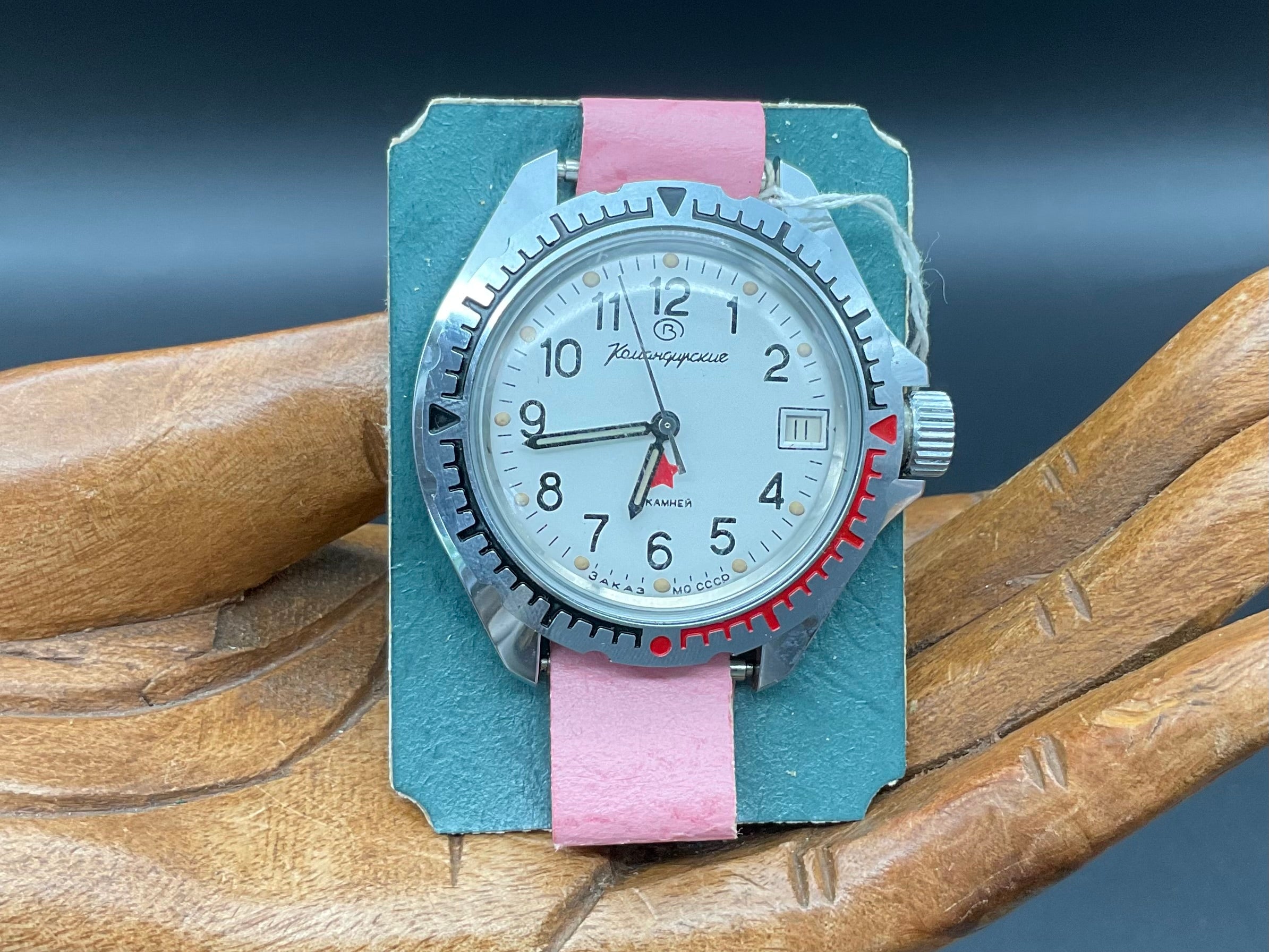 Russische Uhr mit Kalender       905