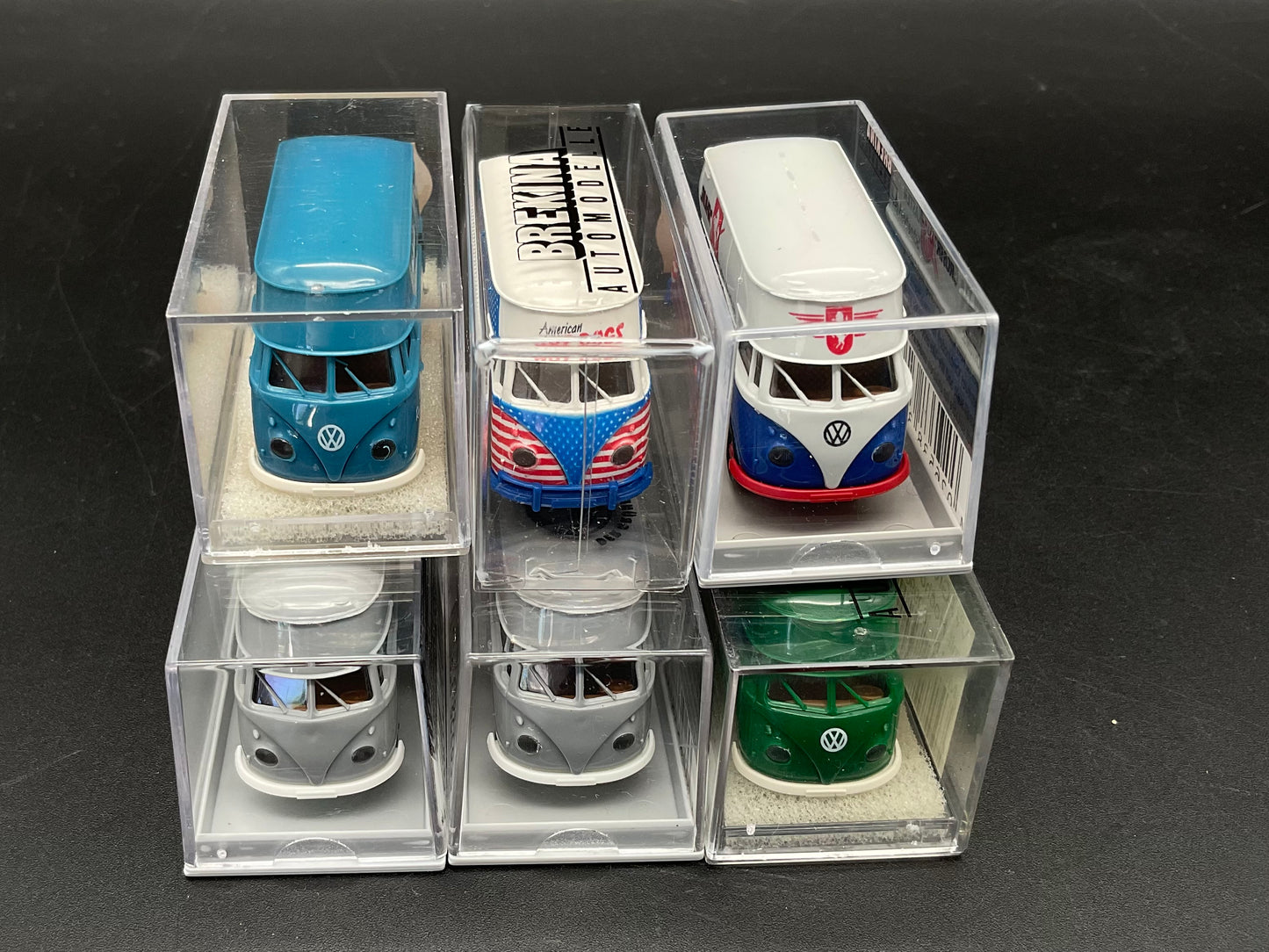 Sechs VW-Großraumkasten Busse von Brekina