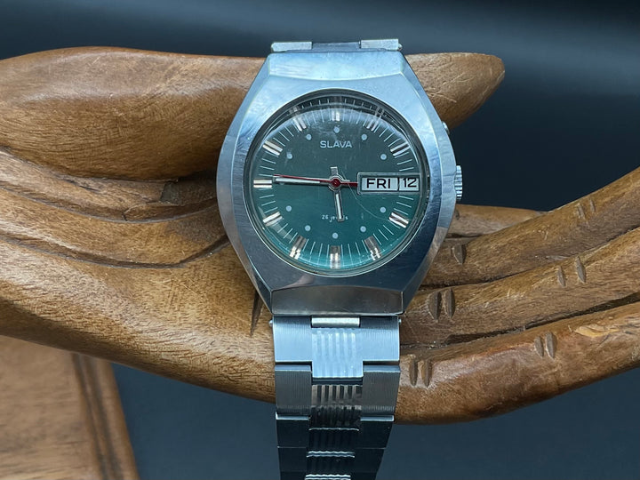 Grün silberfarbige Slava Uhr     905