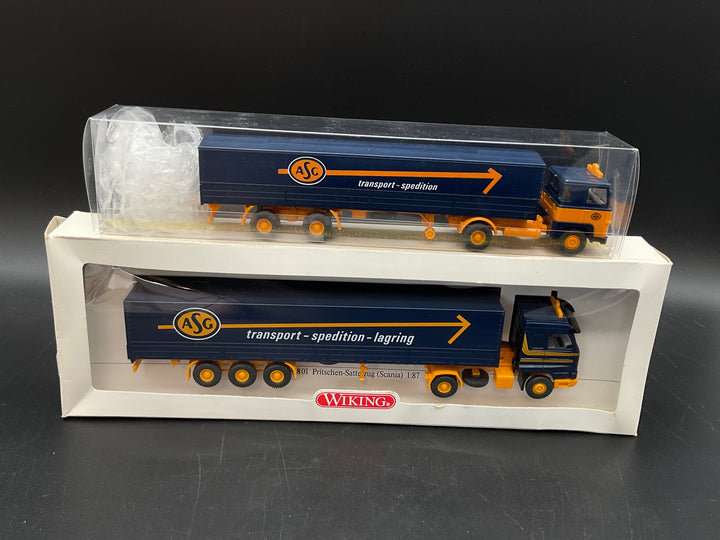 Zwei Pritschen-Sattelzüge von Wiking