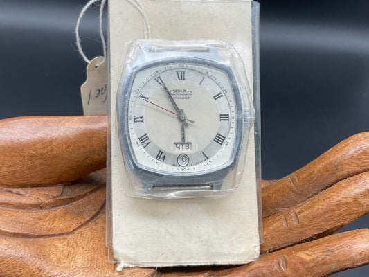 Weiß/silberfarbige Slava Uhr