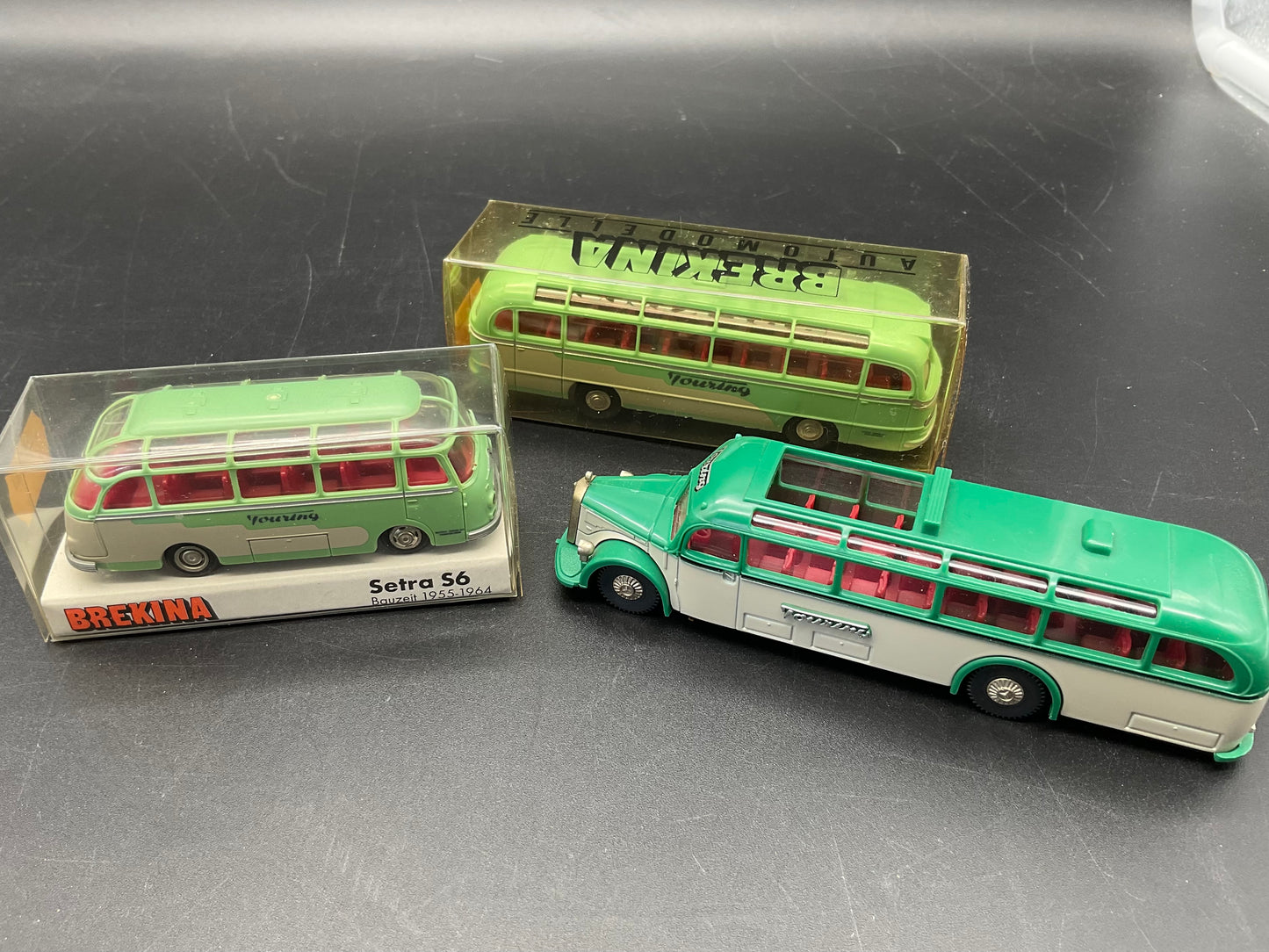 Drei Modelle von Touring von Brekina