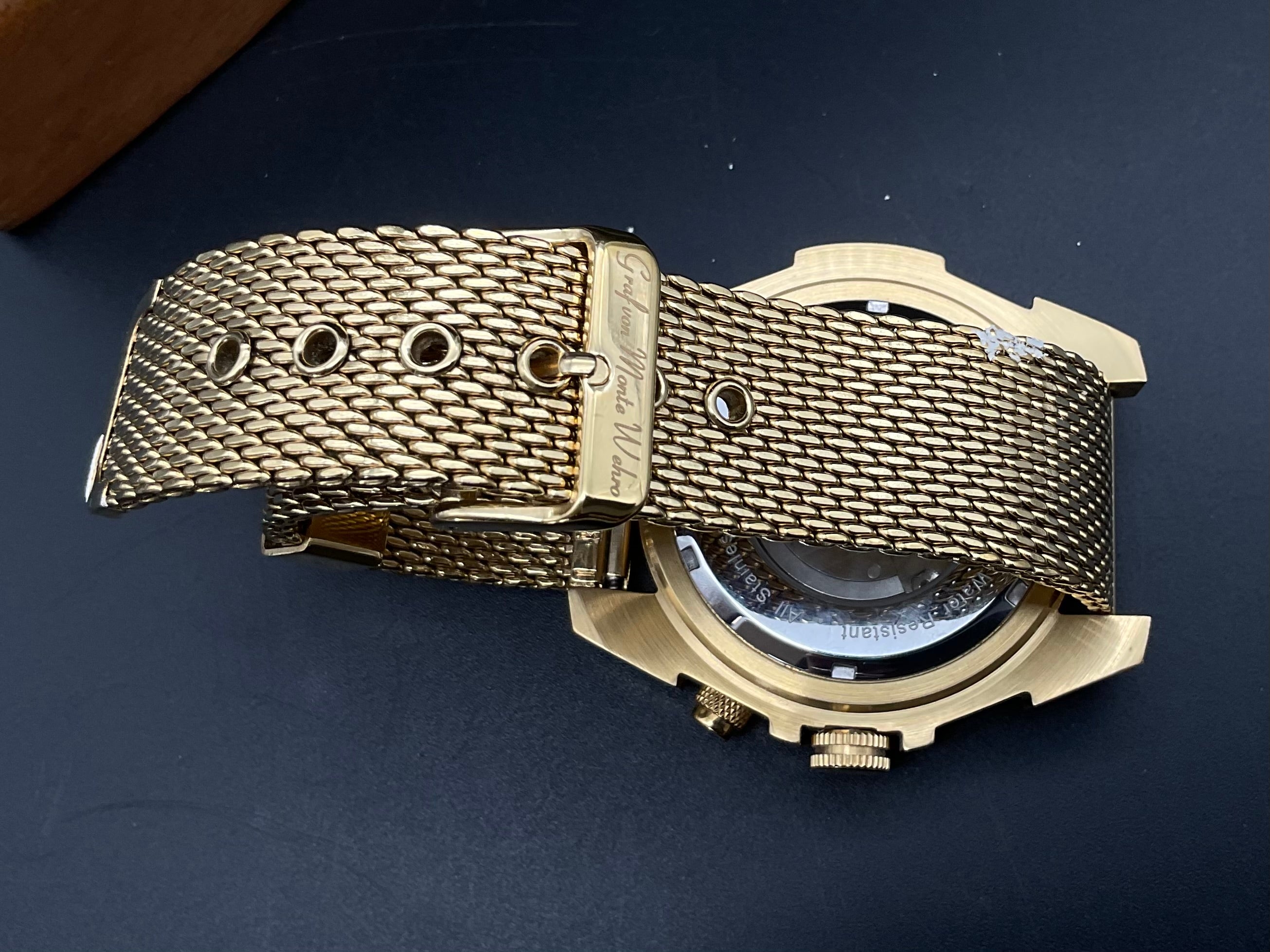 Goldfarbige Graf von Monte Wehro Uhr