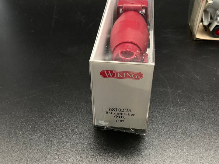 Zwei Wiking Betonmischer