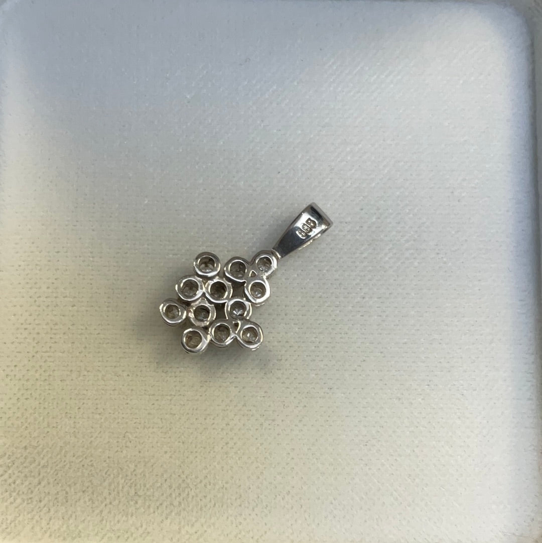 Atemberaubender 585 Diamant Kettenanhäner mit 12 Diamanten in blumiger Fassung