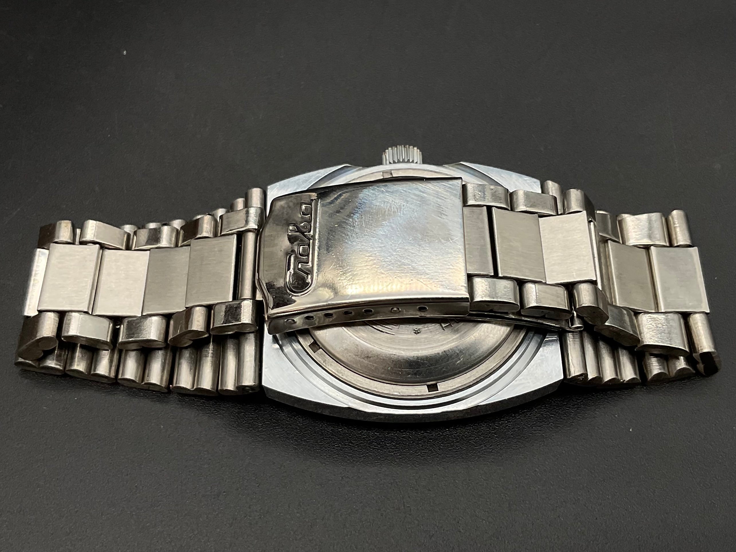 Silberfarbige Slava Uhr    905