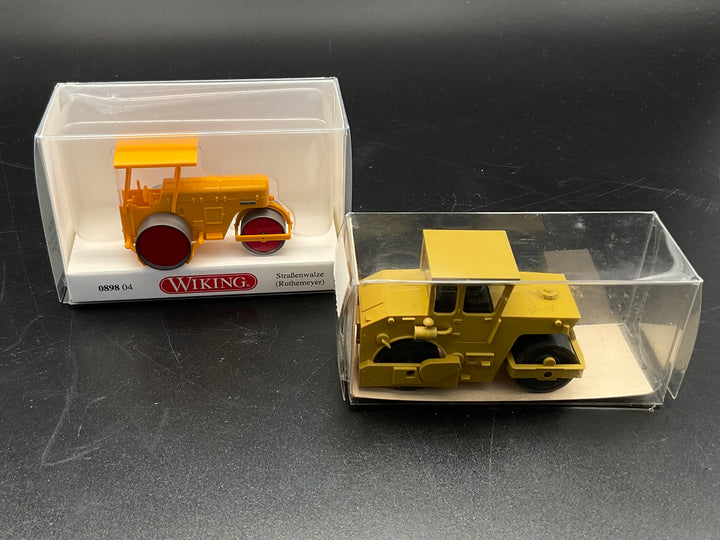 Zwei Wiking Straßenwalzen