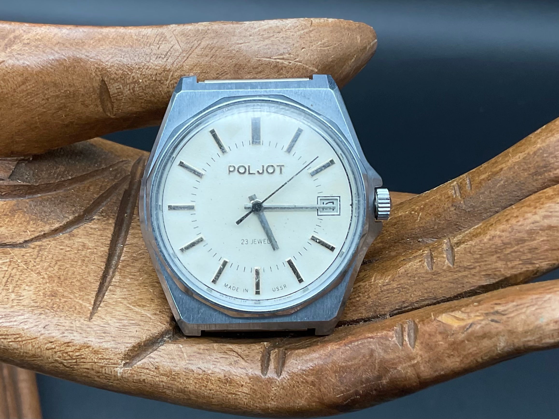 Silberfarbige PoLJOT Uhr       905