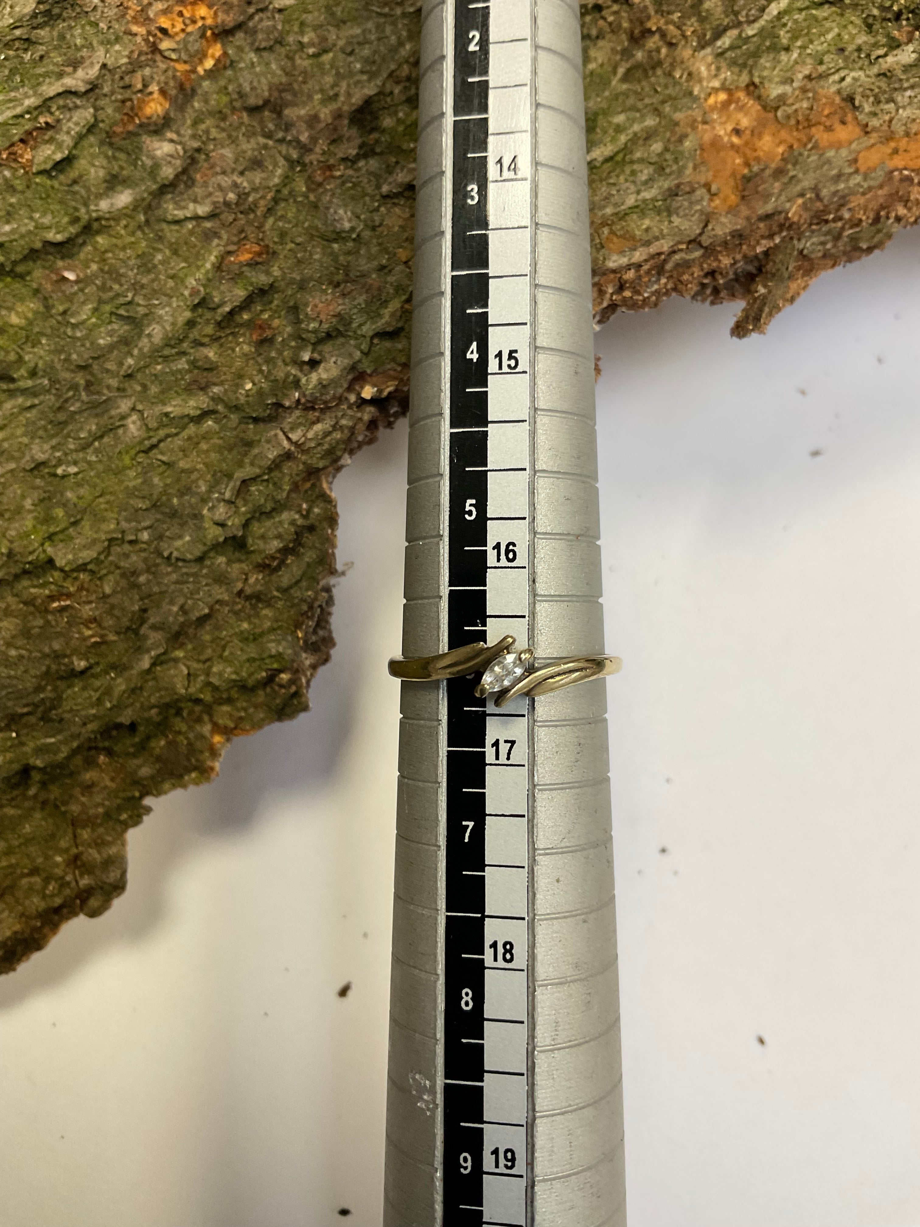 333er Goldring mit Schmuckstein