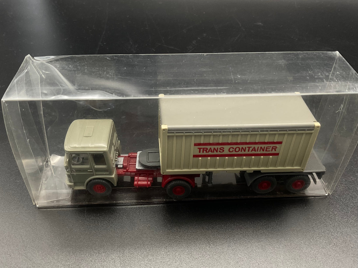 Zwei Transportfahrzeuge
