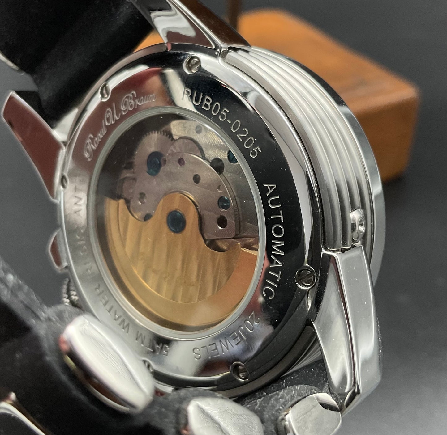 Rot-silberne Raoul U. Braun Uhr