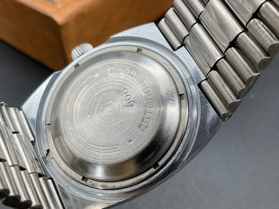 Silberfarbige Slava Uhr    905