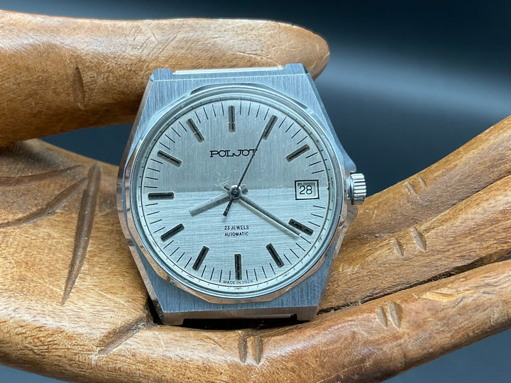 Silberfarbige POWOT Uhr           905