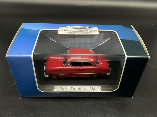 Atlas Ford Taurus 12M Modellfahrzeug