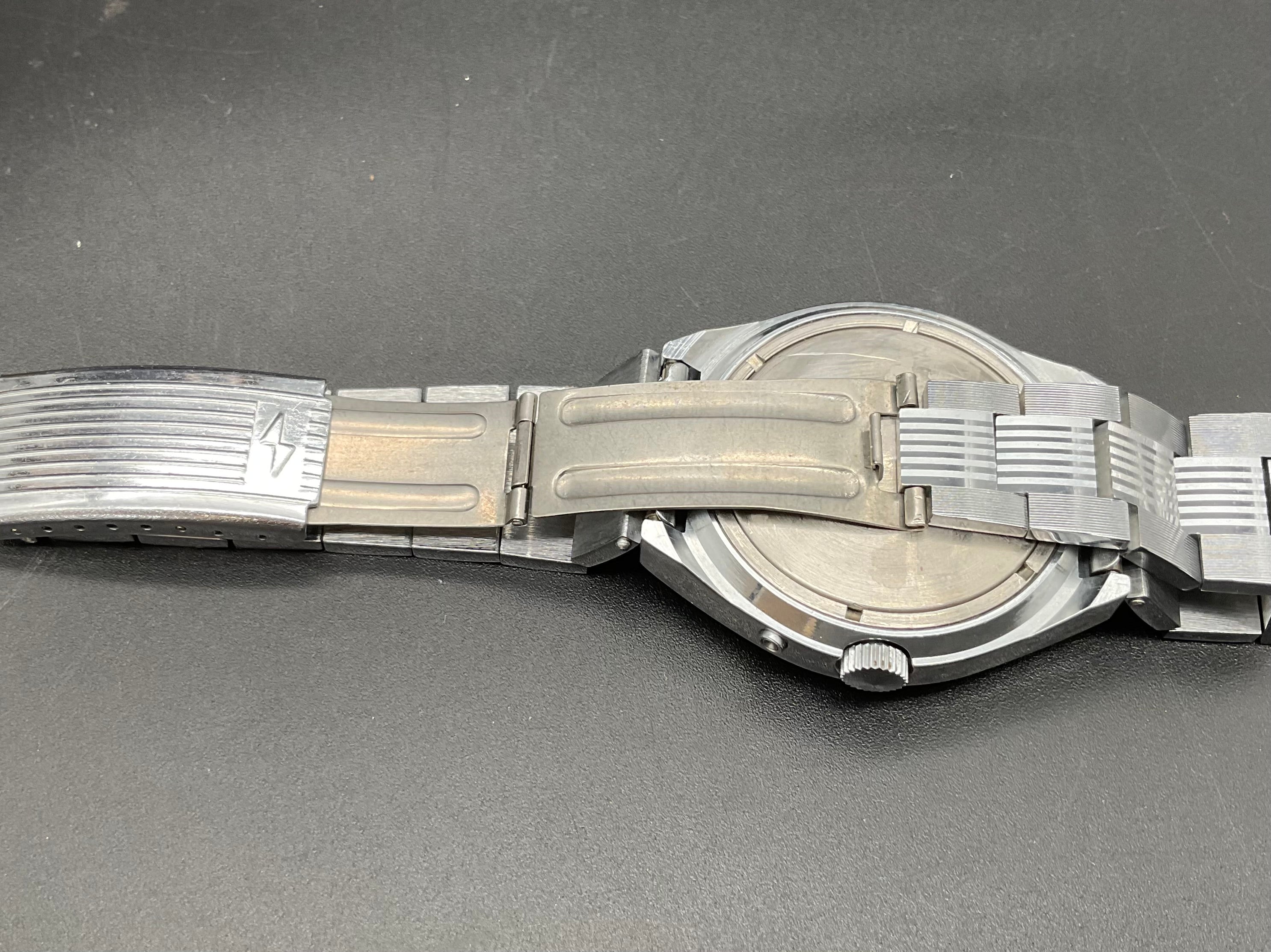 Grün silberfarbige Slava Uhr     905