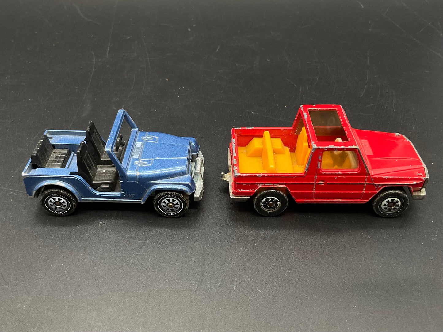 Siku Mercedes Benz 280 GE und Jeep CJ-5