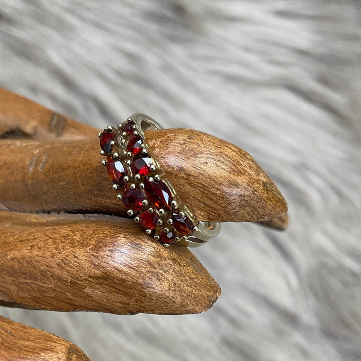 Wunderschöner 333er Goldring mit Schucksteinen