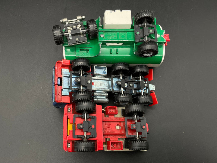 Zwei LKWˋs und ein Anhänger von Siku