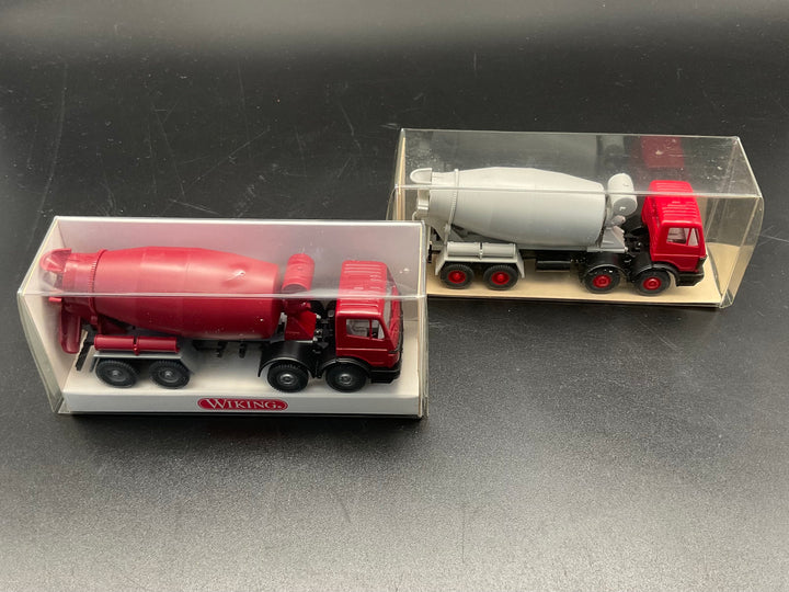 Zwei Wiking Betonmischer