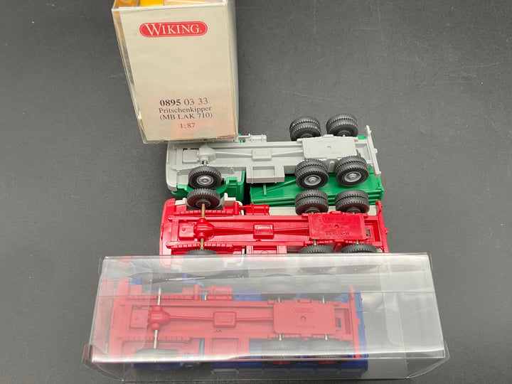 Vier Pritschenkipper von Wiking