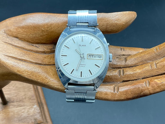 Weiß/Silberfarbige Slava Uhr  905