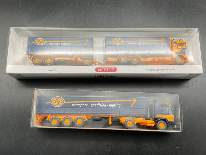 Zwei Wiking Pritschensattelzug