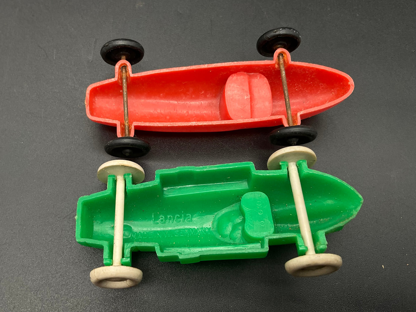 Zwei Groschenautos