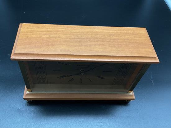 Goldfarbige Dugenta Tischuhr mit Holz