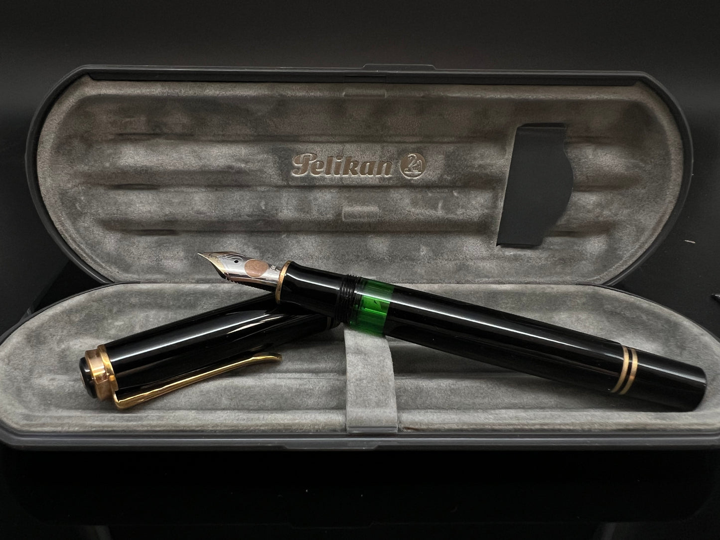Pelikan Kolbenfüller Serie 600 mit 14 K Gold,Rodium Feder
