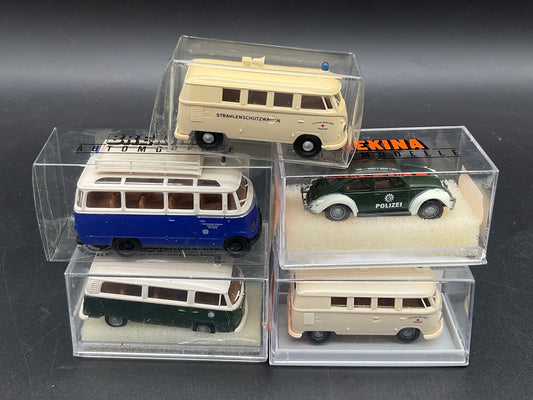 Fünf Brekina Einsatzfahrzeuge