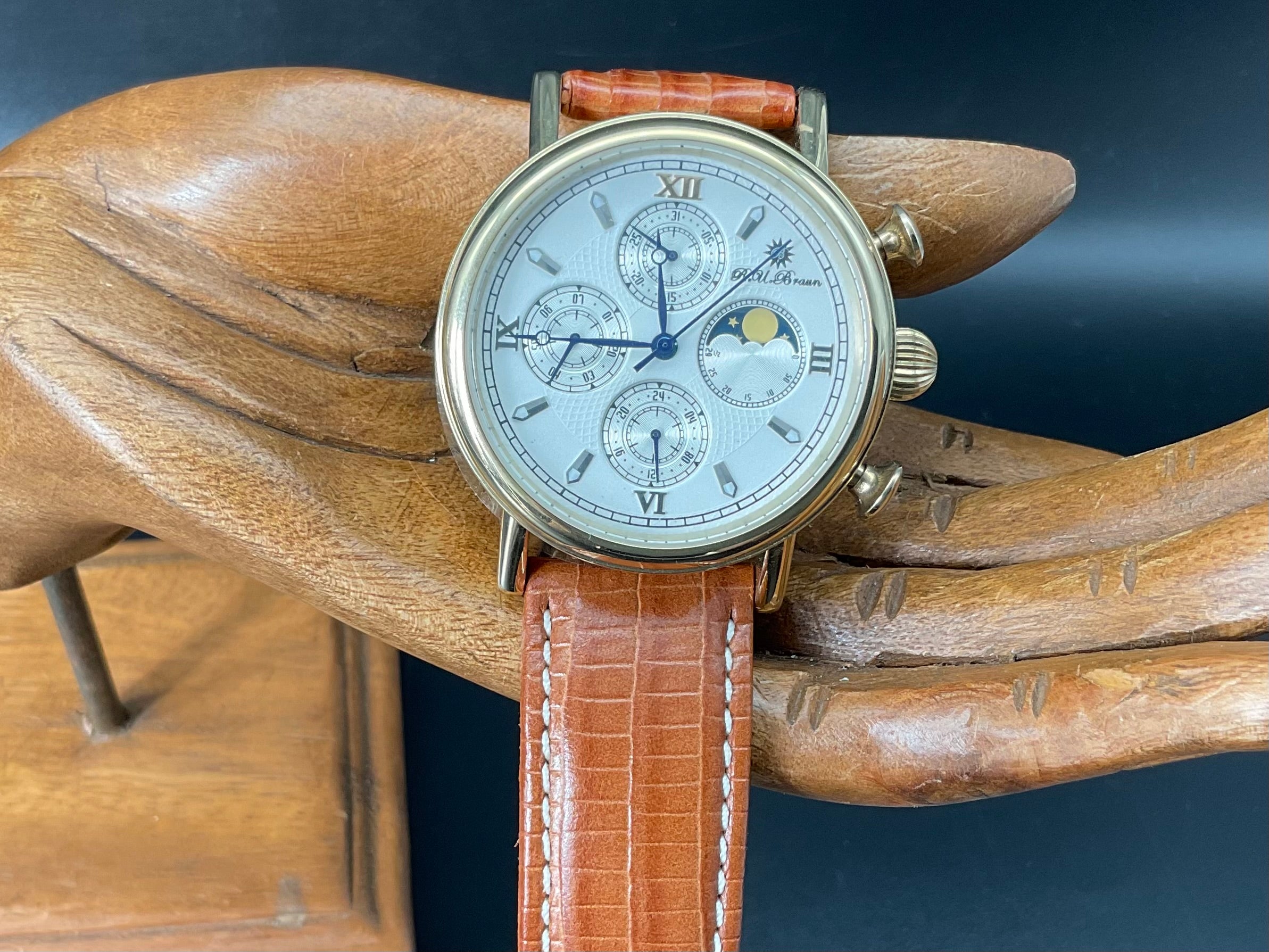 Goldfarbige Raoul U. Braun Uhr