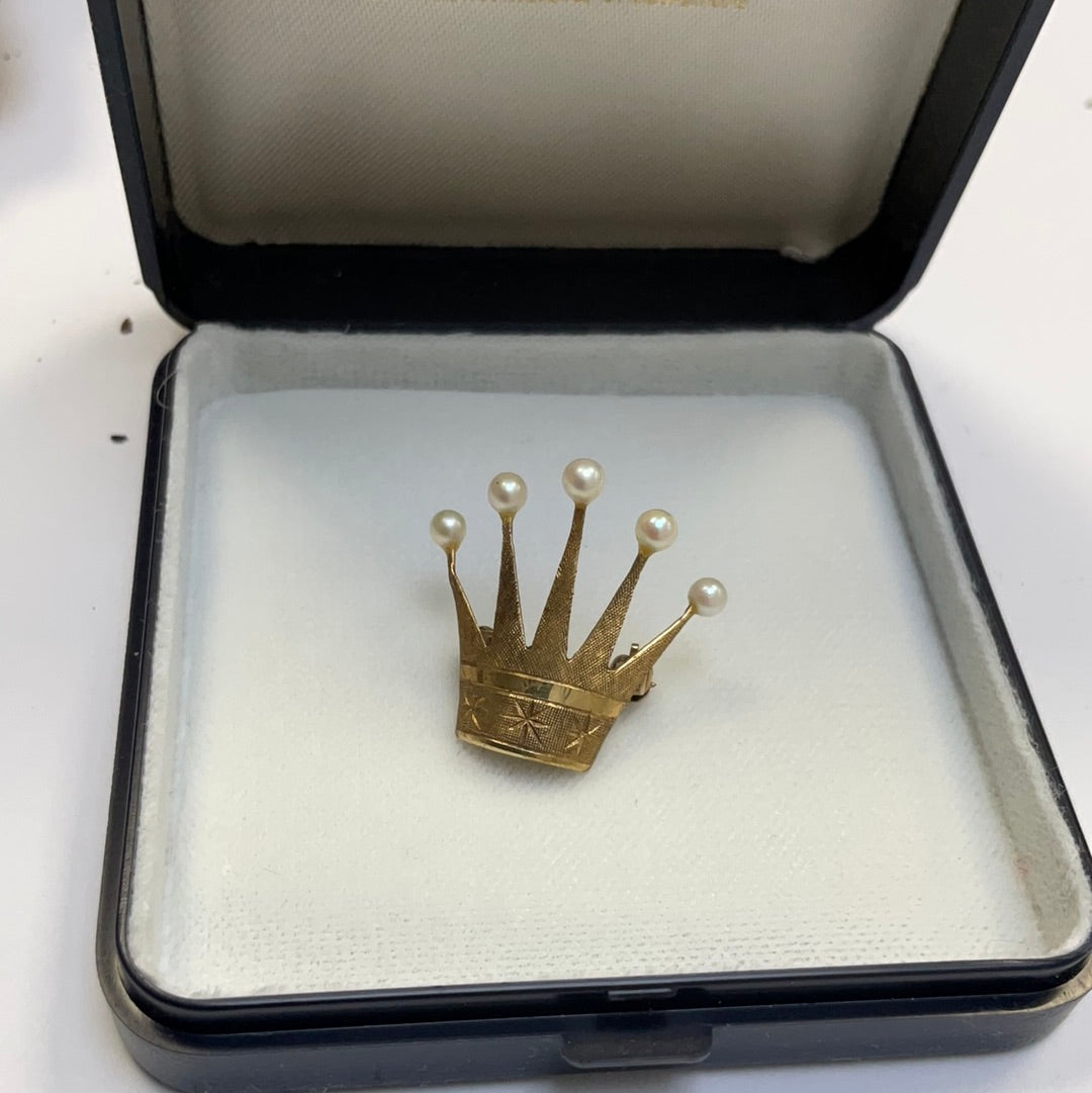 585er Ansteckbrosche als Krone mit Perlenbesatz